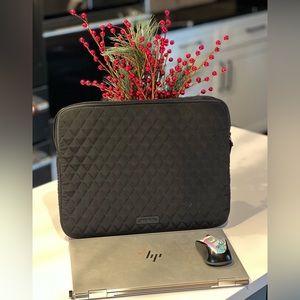 💻 Vera Bradley Black Quilted Microfiber Laptop Sleeve 💻